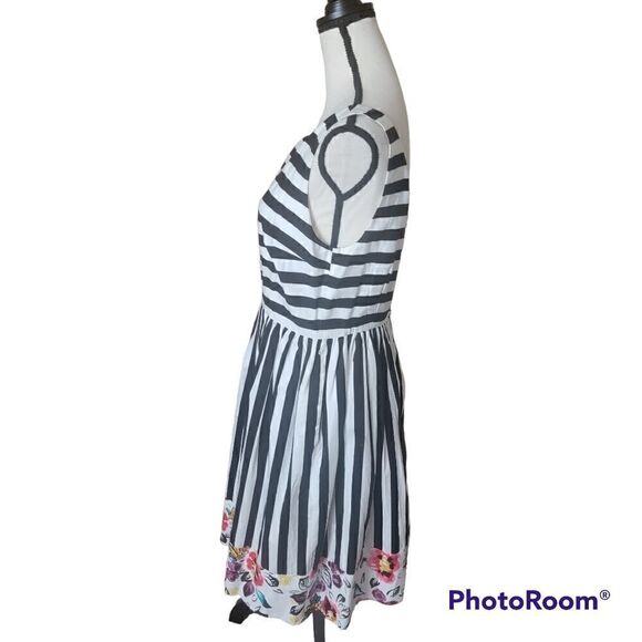 ModCloth Striped Fit and Flair Dress. Size L. - Picture 6 of 11